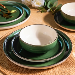 Dinnerware set for 4
